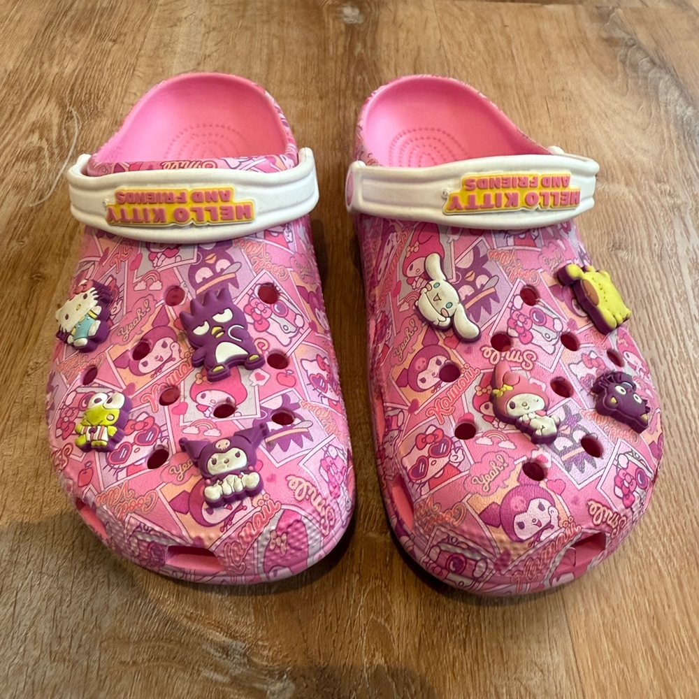 CROCS x Sanrio Hello kitty